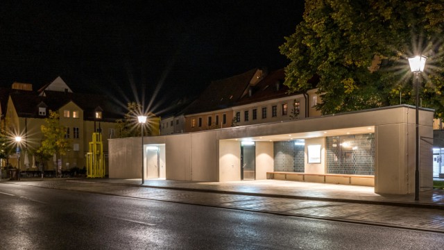 Schwarzbuch: Die Baukosten von 890 000 Euro für die öffentliche WC-Anlage mit Wartebereich für Busfahrgäste am Regensburger Schwanenplatz findet der Verband viel zu hoch für eine Toilette.