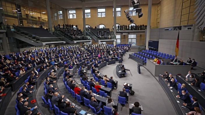 Bundestag: Der Bundestag wollte für Transparenz bei den Nebentätigkeiten der Abgeordneten sorgen. Aber das dauert.