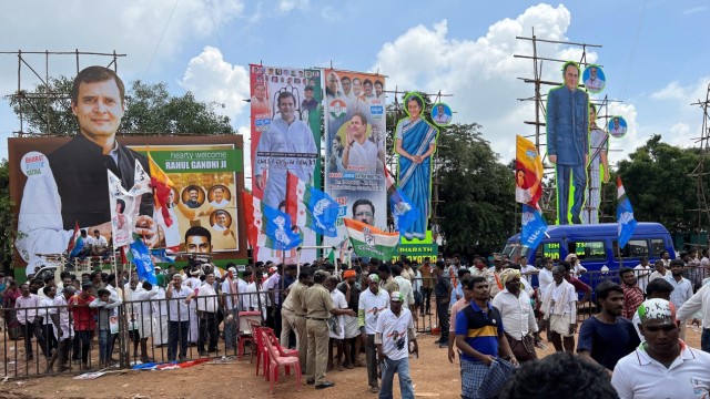 Indiens Opposition: 3500 Kilometer unterwegs auf der Suche nach den verlorenen Sympathien: Rahul Gandhi (auf den Abbildungen) führt den "Marsch zur Vereinigung Indiens" durch das Land, wie hier im Bundesstat Karnataka.