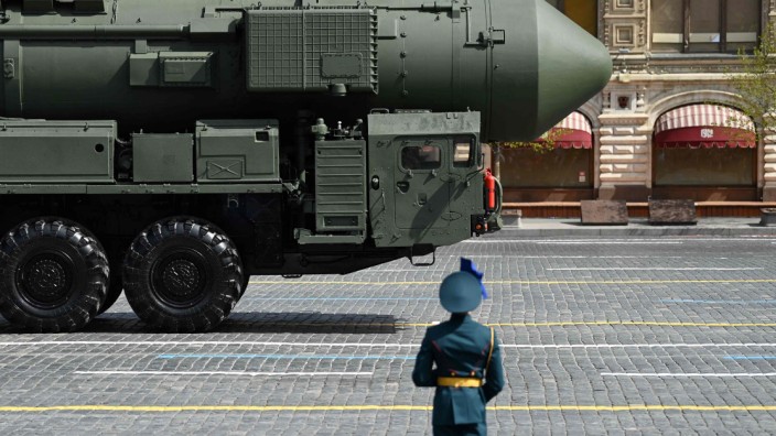 Nukleare Erpressung: Erpressungsmittel: Russische Interkontinentalrakete auf dem roten Platz in Moskau, Mai 2022