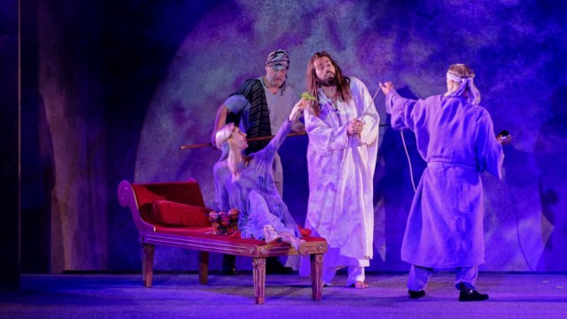 Theater und Religion: Jesus vor Herodes. Regisseur Johannes Reitmeier achtete bei der Neuinszenierung sehr darauf, die Seele des Stückes zu erhalten.