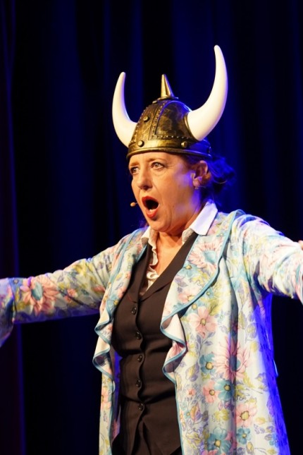 Kabarett: Luise Kinsehers "Mary from Bavary" ist ins Opernfach gegangen und singt die "Königin der Nacht"