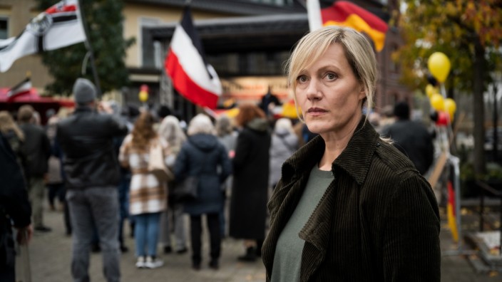 "Die Bürgermeisterin" im ZDF: Jeder kaputte Mülleimer ist ihr Problem: Bürgermeisterin Claudia Voss (Anna Schudt).
