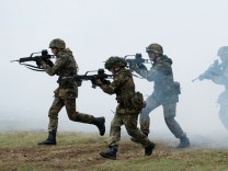 Liveblog zum Krieg in der Ukraine: EU-Streitkräfte sollen künftig doppelt so viele ukrainische Soldaten ausbilden 