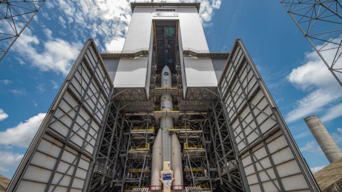 Raumfahrt: Auf der Startrampe in Kourou/Französisch Guyana, steht seit einigen Tagen für eine Testkampagne erstmals ein komplett montierter Prototyp der Ariane 6.