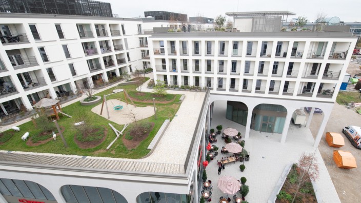Lebendiges Quartier: Das "Perlach Plaza" vereint Ladenflächen, Wohnungen und ein Hotel.