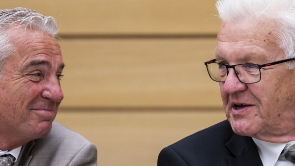 Baden-Württemberg: Ministerpräsident Kretschmann und Innenminister Thomas Strobl