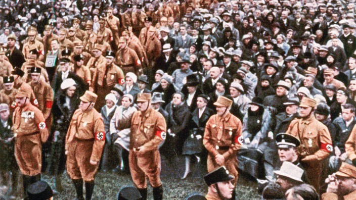 "Hakenkreuzparadies": Zum zehnten Jahrestag des "Zugs nach Coburg" versammelten sich 1932 Zehntausende NS-Parteigänger unterhalb der Coburger Veste.