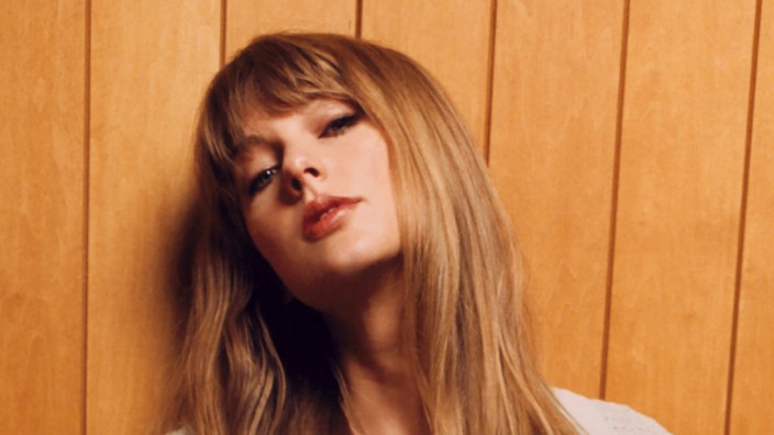 "Midnights" von Taylor Swift: Wie wir auf dem Boden gelandet sind? "Der drecksbillige Drehverschluss-Rosé von deinem Mitbewohner - so ist das passiert": Sängerin Taylor Swift hat ein neues Album.