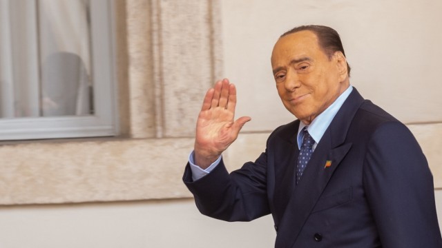 Italien: Nach seinen jüngsten Entgleisungen zählten seine Wünsche nicht mehr: Silvio Berlusconi nach dem Treffen mit Italiens Staatspräsident Sergio Mattarella am Freitag.