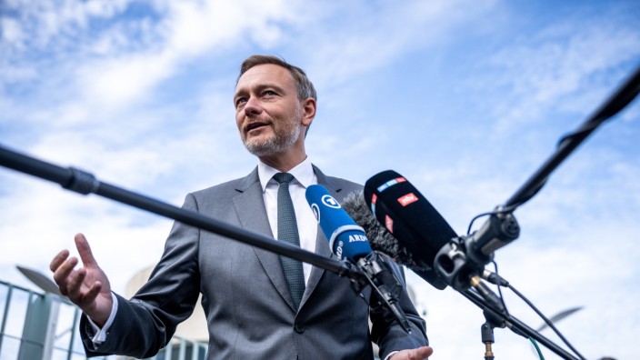 Christian Lindner: Bundesfinanzminister Christian Lindner (FDP) soll einem Bericht des "Spiegel" zufolge einen Immobilienkredit von der BBBank bekommen haben, für die er auch geworben hat.
