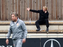 Trainersuche beim VfB Stuttgart: Verein für Bewegungslosigkeit