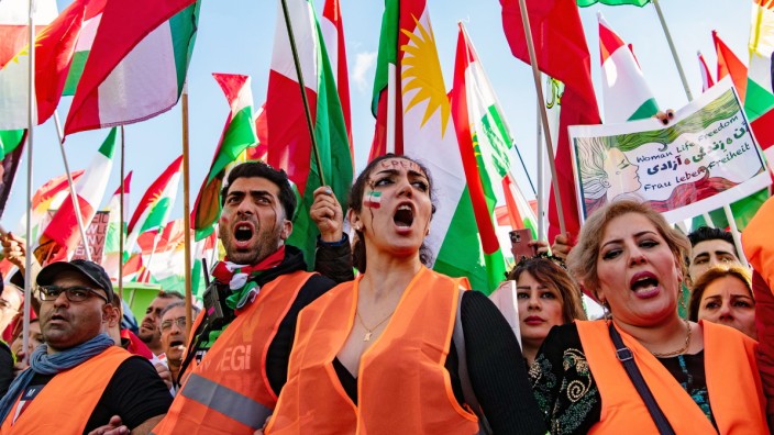Iran: Demonstranten in aller Welt wenden sich gegen das iranische Regime - hier am Samstag in Berlin.