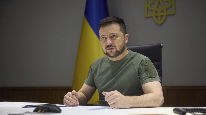 Verwirrspiel um radioaktive Bombe: Der ukrainische Präsident Wolodimir Selenskij weist die Vorwürfe aus Russland zurück, die Ukraine plane den Einsatz einer schmutzigen Bombe.