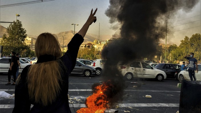 Proteste in Iran: "Der Beginn einer Revolution": Shirin Ebadi ist optimistisch, was die Demonstrationen in Iran angeht, hier ein Bild aus Teheran.