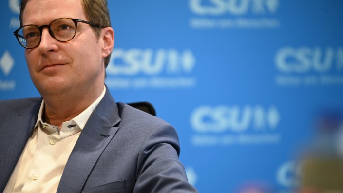 Politik in Bayern: Feiert in Kürze seine Premiere: Martin Huber, der Generalsekretär der CSU, bereitet erstmals einen Parteitag der Christsozialen vor.