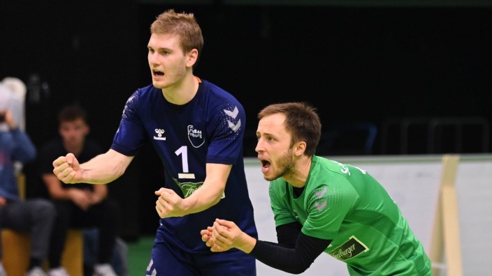 Volleyball: Macht sich erstmals auf den Weg ins Oberhaus: die FT Freiburg, hier mit Libero Jonathan Schönhagen (re.) und Außenangreifer Luc Hartmann.
