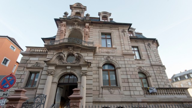Sparen in der Krise: Auch die unter Denkmalschutz stehende Kunstvilla aus dem Jahr 1894 ist von der Schließung bedroht.