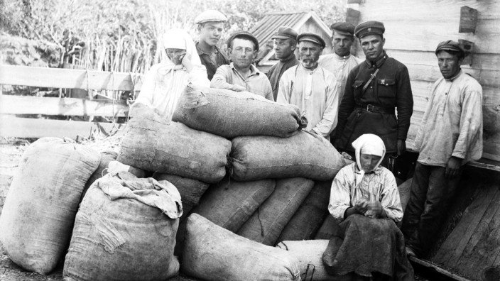 Rechtspolitik: Wie soll, wie darf heute von Verbrechen im 20. Jahrhundert gesprochen werden? Im Holodomor, der von Stalin verursachten großen Hungersnot, starben noch vor dem Zweiten Weltkrieg Millionen Menschen in der Ukraine.
