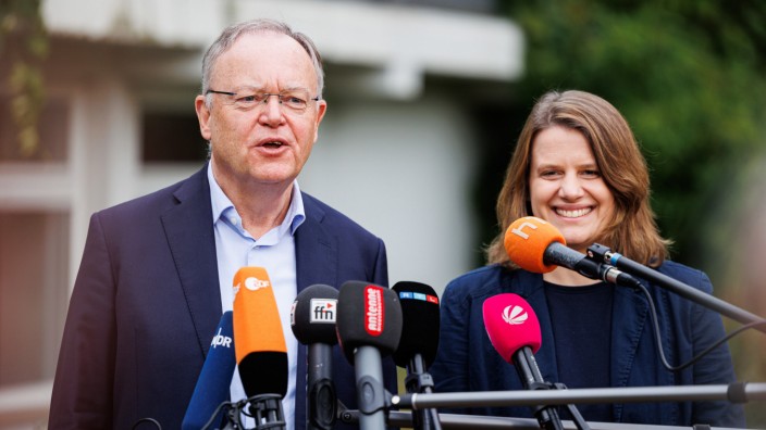 Niedersachsen: Niedersachsens Ministerpräsident Stephan Weil (SPD) und die grüne Spitzenkandidatin Julia Willie Hamburg äußern sich zum Start der Koalitionsverhandlungen.
