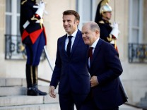 Diplomatie: Scholz sprachlos in Paris