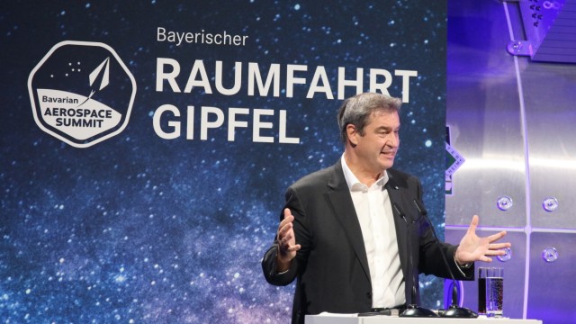 Bayerischer Raumfahrtgipfel: Söder, bekennender Raumfahrt-Fan, hat der Branche weitere 50 Millionen Euro Förderung zugesagt.