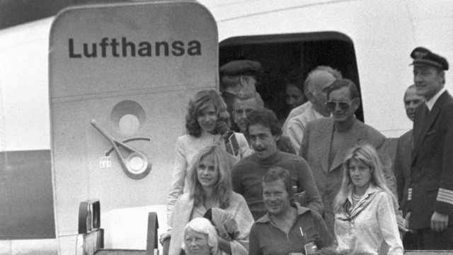 Entführung der "Landshut": Am 18. Oktober trafen die befreiten Geiseln auf dem Rhein-Main-Flughafen in Frankfurt ein.