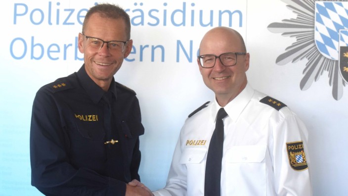 Dachau/Landsberg: Bernd Waitzmann (links), bisheriger Polizeidirektor in Landsberg, und der langjährige Dachauer Polizeichef Thomas Rauscher sind zufrieden mit dem Tausch ihrer Posten.
