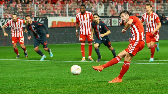 Köln, Union und Freiburg im Europacup: Genauso cool wie zuletzt gegen Malmö: Robin Knoche verwandelt einen Elfmeter gegen Sporting Braga - und beschert dem Bundesliga-Tabellenführer den dritten 1:0-Sieg in Serie.