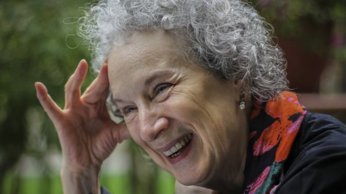 Margaret Atwoods Gedichte: "Innigst": Margaret Atwood, 82, interessiert sich für Feminismus, Umweltschutz und die düsteren Aussichten für beides.