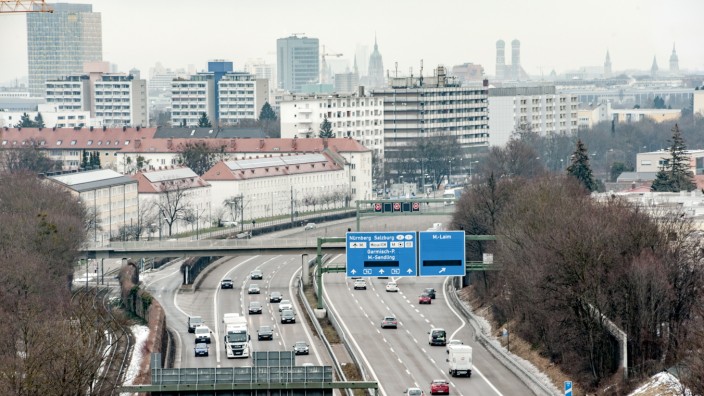 Mehr Kontrollen gefordert: Verdrussquelle Nummer eins: der Verkehr, hier am Autobahnende der Lindauer Autobahn.