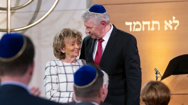 Festakt für Charlotte Knobloch: Auch Münchens Oberbürgermeister Dieter Reiter ist unter den Gratulanten für außergewöhnliche Frau, die sich unermüdlich für das jüdische Leben in der Stadt einsetzt.