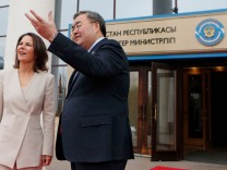 Außenministerin in Kasachstan: Baerbock versucht, Putin seinen Hintergarten streitig zu machen