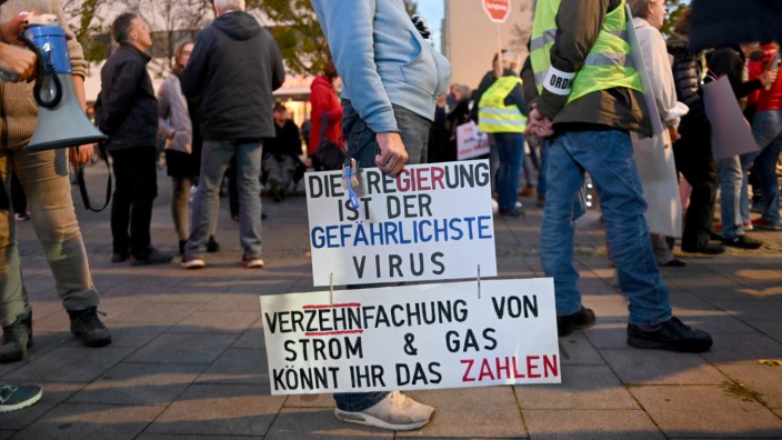 Querdenker-Szene: Demonstration im Münchner Hasenbergl: Die Corona-Leugner haben ein neues Thema, sie protestieren gegen Ampel-Koalition und hohe Energiepreise.