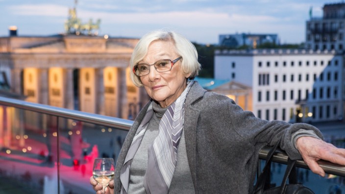 Gunilla Palmstierna-Weiss' Autobiografie "Eine europäische Frau": "Eine europäische Frau": Gunilla Palmstierna-Weiss auf der Terrasse der Berliner Akademie der Künste.