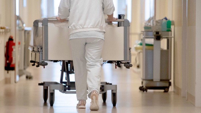Gesundheitsversorgung: Die Kliniken in Bayern leiden unter hohen Energie- und Sachkosten, den Pandemie-Folgen sowie Personalproblemen.
