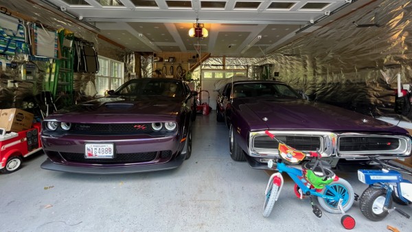 USA: Muscle Cars in einer Garage