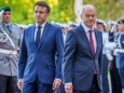 Frankreichs Präsident Emmanuel Macron und Bundeskanzler Olaf Scholz