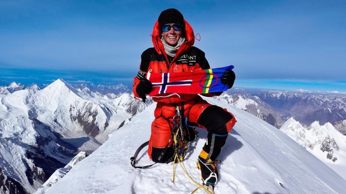 Bergsteigerin Kristin Harila: Kristin Harila am 11. Juli auf dem Gasherbrum I in Pakistan, mit 8080 Metern der elfthöchste Berg der Erde - und ihr elfter Achttausender-Gipfel in der Saison 2022. Da war sie bei ihrem Rekordversuch noch im Plan.