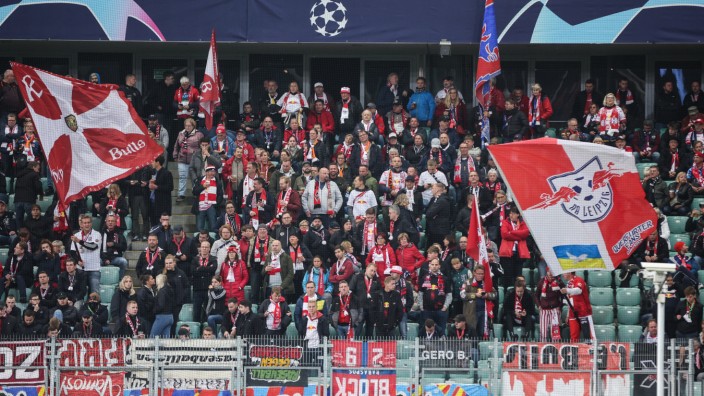 Einlasskontrollen in der Champions League: Leipziger Fans in Warschau.