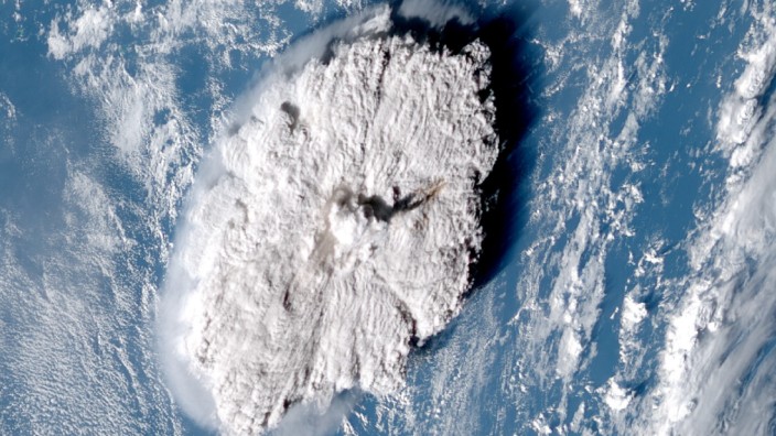 Vulkanausbruch auf Tonga: Auf dem Satellitenbild ist der Ausbruch des Vulkans Hunga Ha'apai aus dem All zu sehen.