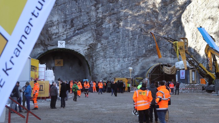 Umwelt: Der Streit um den Bau des Kramertunnels, hier im Sommer 2020 beim offiziellen Tunnelanschlag vor dem zukünftigen Nordportal, wurde Thema beim Bayerischen Verwaltungsgerichtshof.