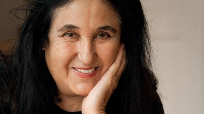 Georg-Büchner-Preis an Emine Sevgi Özdamar: Emine Sevgi Özdamar, 1946 in Malatya geboren, wurde mit zahlreichen Literaturpreisen ausgezeichnet, jetzt auch dem Georg-Büchner-Preis.