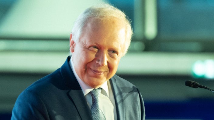 Öffentlich-rechtlicher Rundfunk: Lächeln kann er: Tom Buhrow, 64, Vorsitzender der ARD.