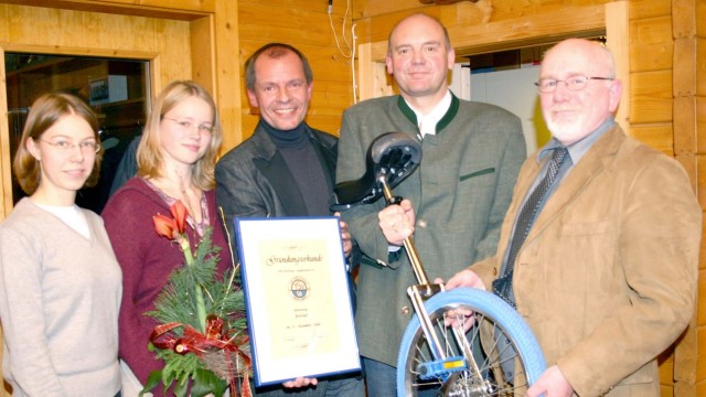 Nischensport: Die Gründungsversammlung im Jahr 2006. Mit Nachdruck hatte Maria Lenk (2.v.l.) für eine eigene Abteilung plädiert. Schnell entwickelte sich der Ort zu einem Mekka für Einradfahrer in der Region.