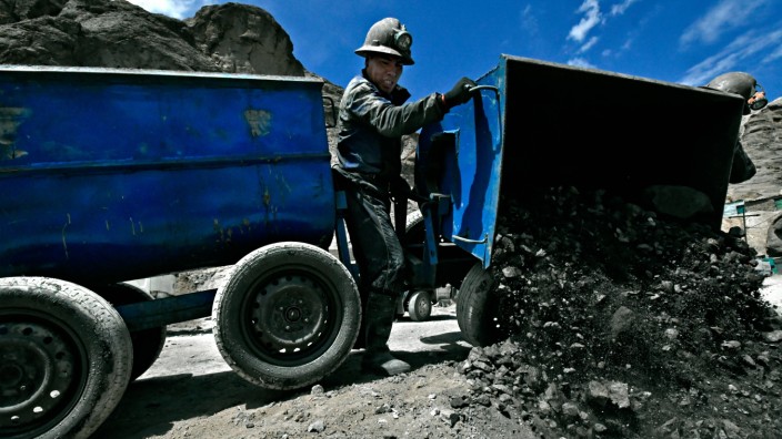 Weltklimakonferenz: 40 Prozent des weltweiten Kohlehandels werden einem Bericht zufolge über die Schweiz abgewickelt. Das Foto zeigt einen Minenarbeiter in Bolivien.