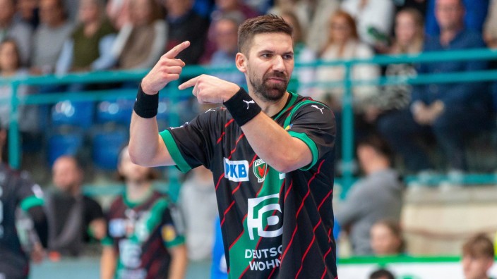 Handball-Bundesliga: Lieber auswechseln? Nationalspieler Fabian Wiede erlebt mit den Füchsen Berlin einen ernüchternden Nachmittag in Minden.