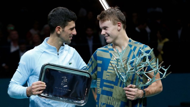Tennis: "Ich bin nicht glücklich, dass du mich geschlagen hast, aber ich freue mich für dich, weil ich deine Persönlichkeit mag": Novak Djokovic (links) nach seiner Niederlage gegen Holger Rune.