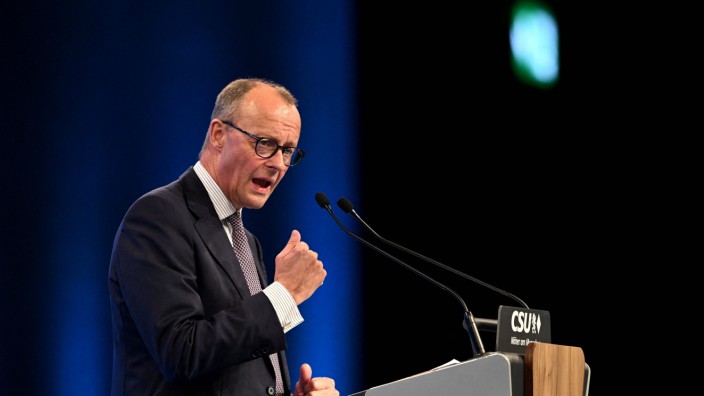 Bürgergeld: Erfolgloser Vorstoß: CDU-Chef Friedrich Merz, hier bei einem Auftritt bei der CSU in Augsburg, hat der Koalition vorgeschlagen, zunächst nur die Hartz-IV-Regelsätze zu erhöhen.