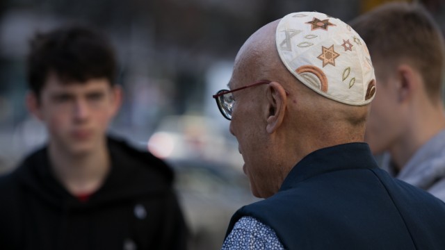 Holocaust-Gedenken: Vor zehn Jahren beschloss er, immer die Kippa zu tragen.